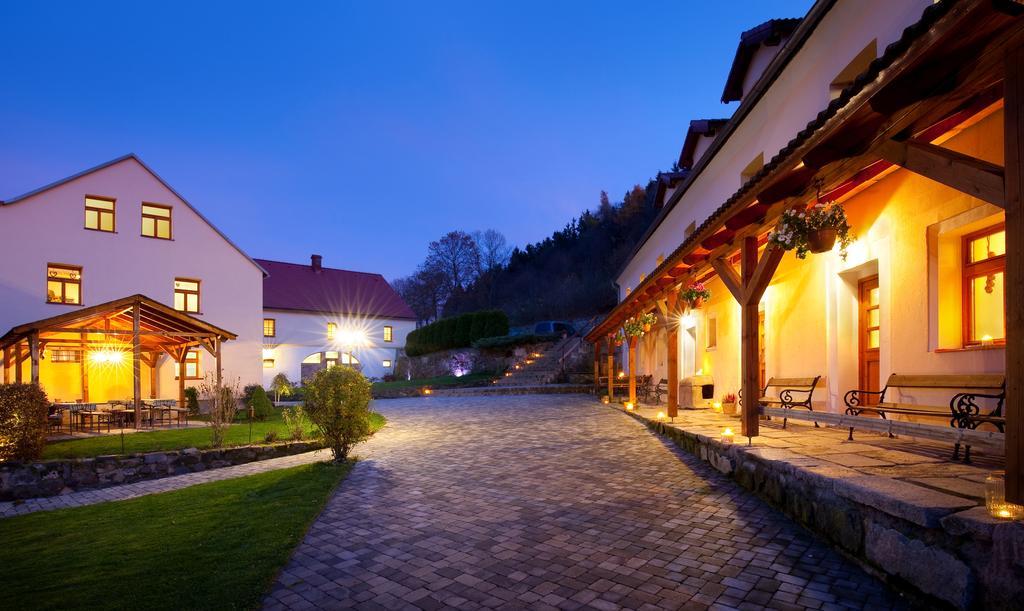 Hotel Dvůr Stráň Karlovy Vary Exterior foto